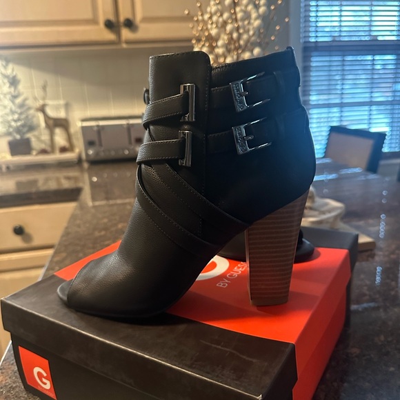 Guess size 8 1/2 open toe black booties - Picture 2 of 3